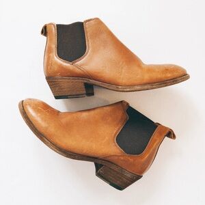 FRYE > Carson Chelsea Boots